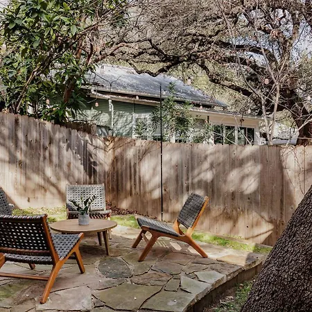 South Congress Craftsman Vila